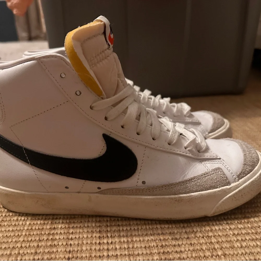 Women’s Nike Blazer Mid ‘77s - Picture 11 of 13